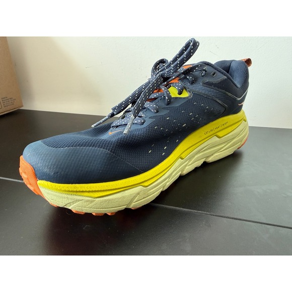 Athletic_Shoes
